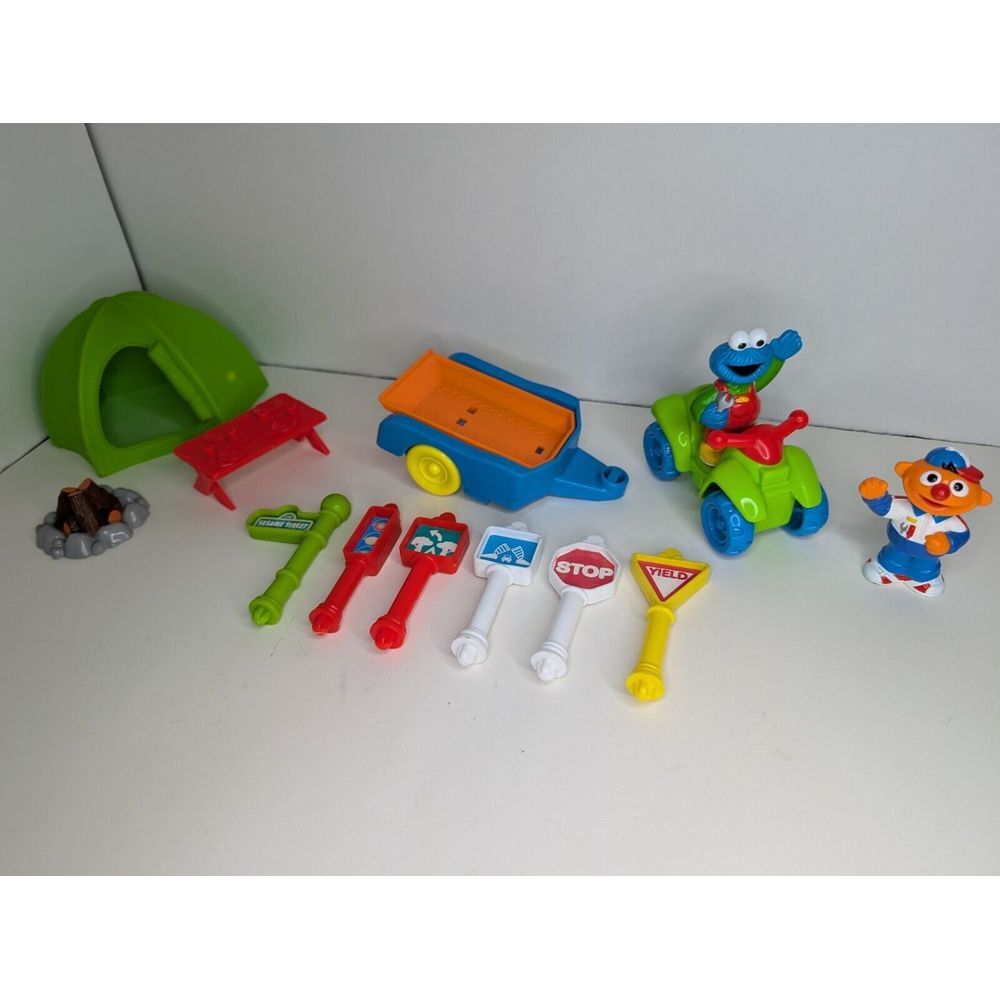 1999 Tyco Sesame Street RADIO Control Roadway Accessory Pieces/ Cookie Monster‎